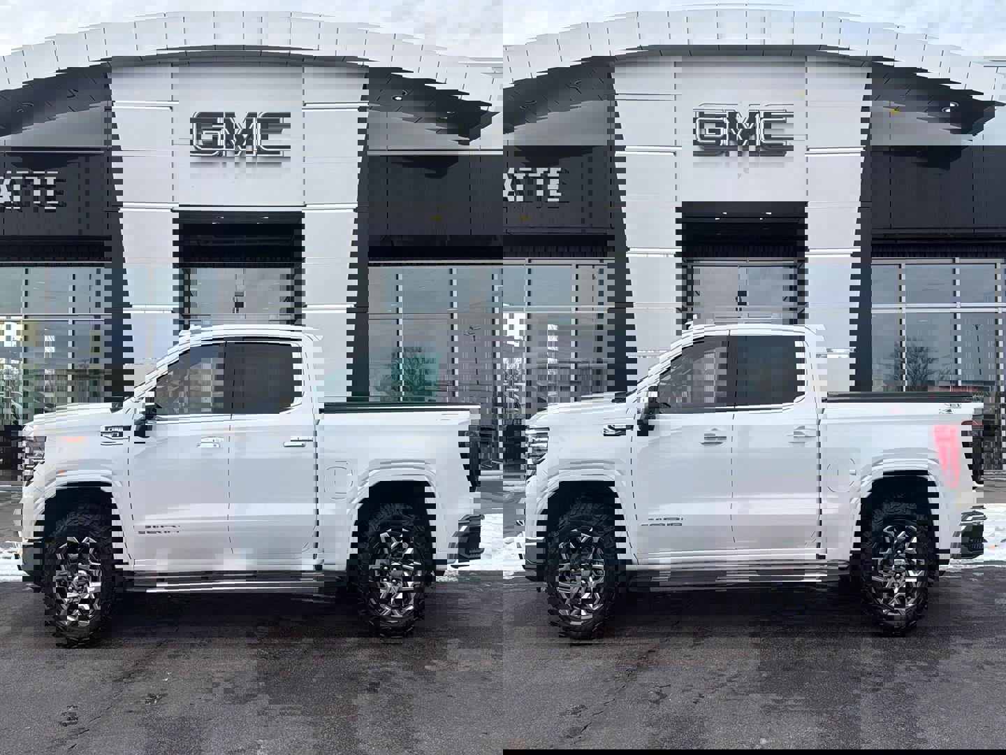 Used 2022 GMC Sierra 1500 SLT w/ X31 Off-Road Package image 1