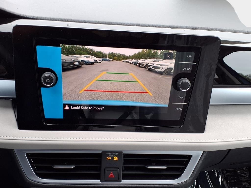 New 2025 Volkswagen Taos SE image 18