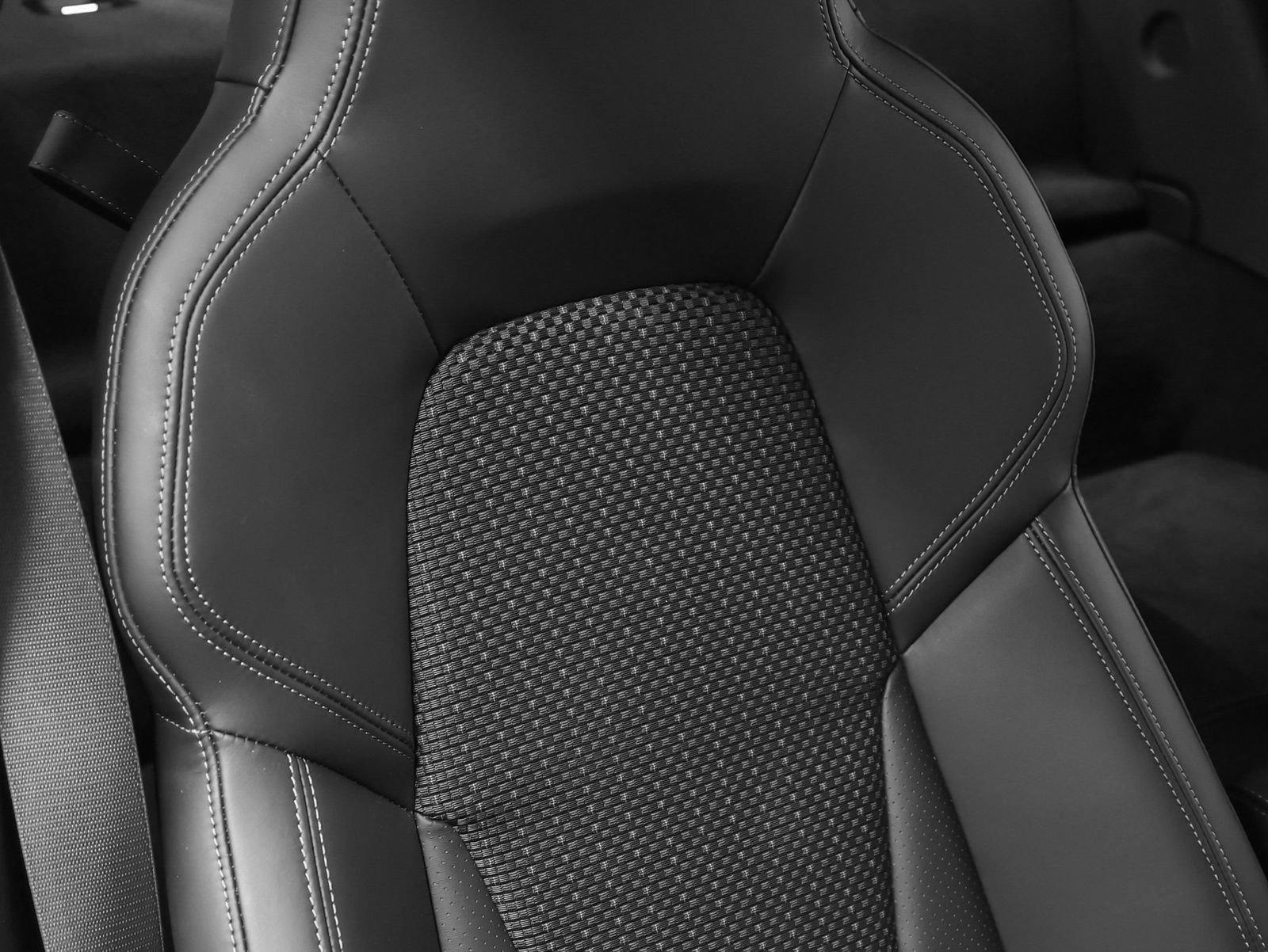 Certified 2024 Porsche 911 Carrera T RWD image 28