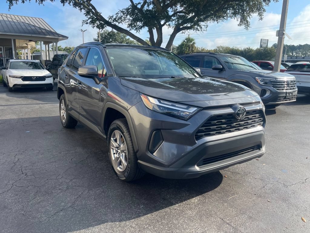 Used 2025 Toyota RAV4 XLE AWD/4WD image 7