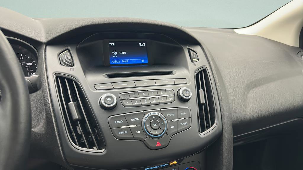 Used 2016 Ford Focus SE w/ SE Cold Weather Package FWD image 21