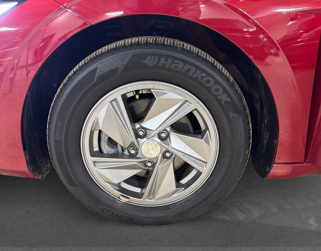 Certified 2025 Hyundai Elantra SE image 12