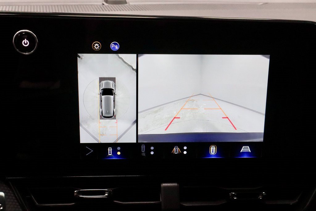 Used 2025 Chevrolet Equinox RS w/ Safety and Technology Package image 2