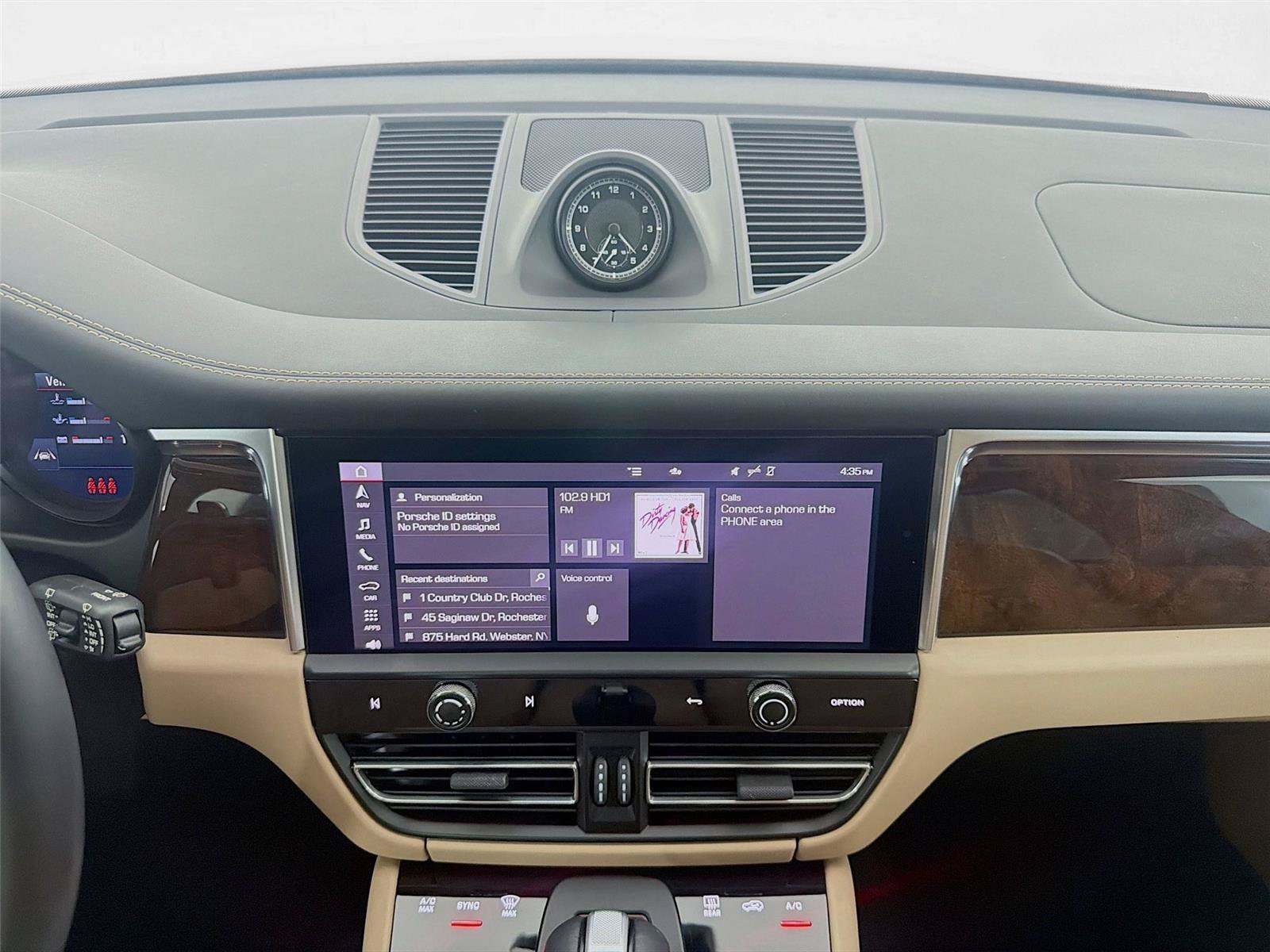 Certified 2023 Porsche Macan Turbo AWD/4WD image 18