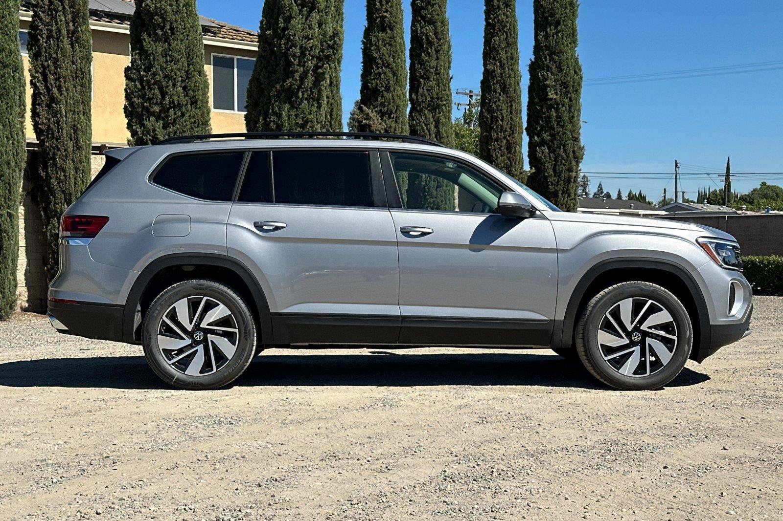 New 2026 Volkswagen Atlas SE FWD image 2