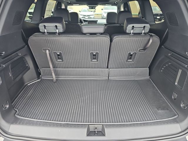 New 2026 GMC Acadia AT4 w/ Luxury Package AWD/4WD image 17