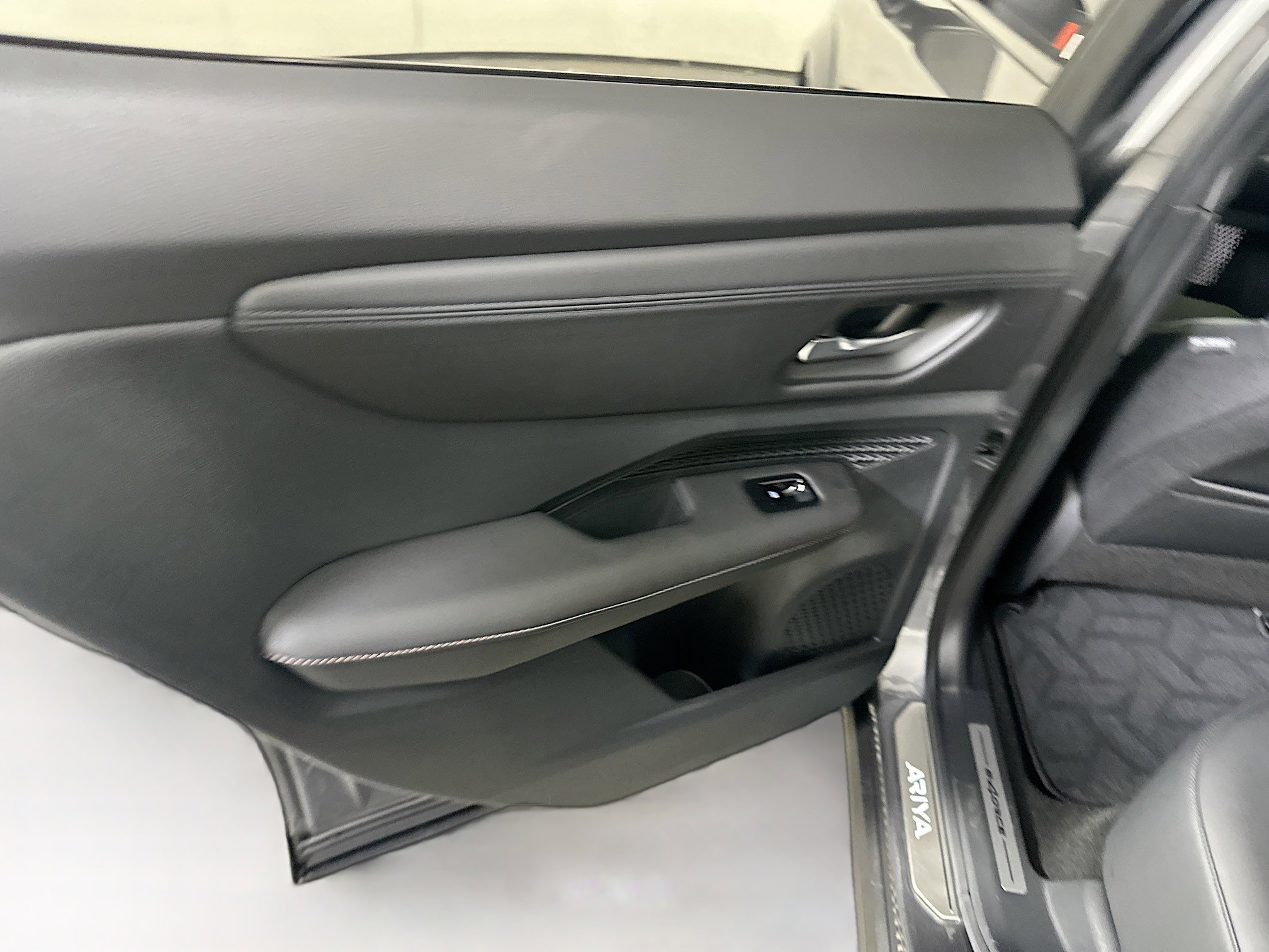 Used 2023 Nissan Ariya AWD image 26