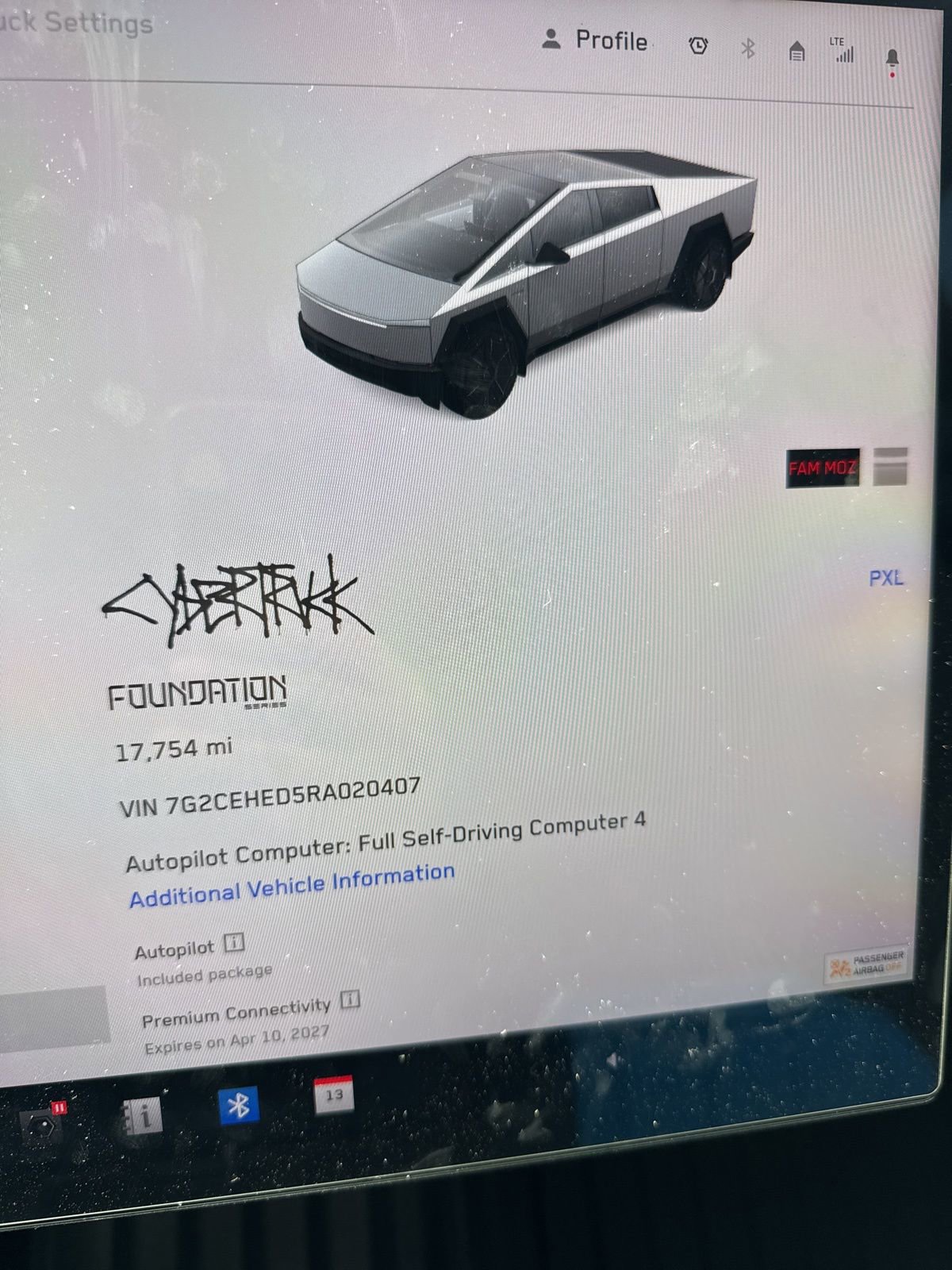 Used 2024 Tesla Cybertruck AWD Crew Cab image 8