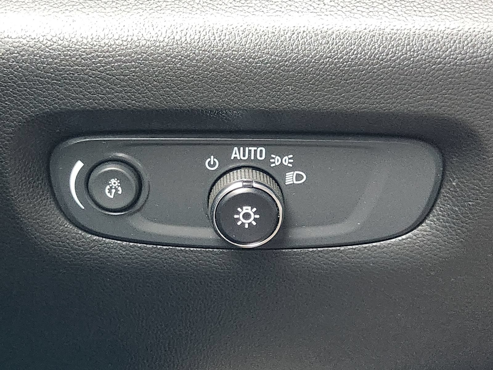 Used 2022 Chevrolet Traverse RS FWD image 23