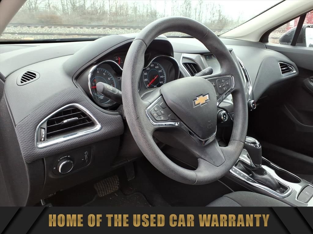 Used 2017 Chevrolet Cruze LT image 16