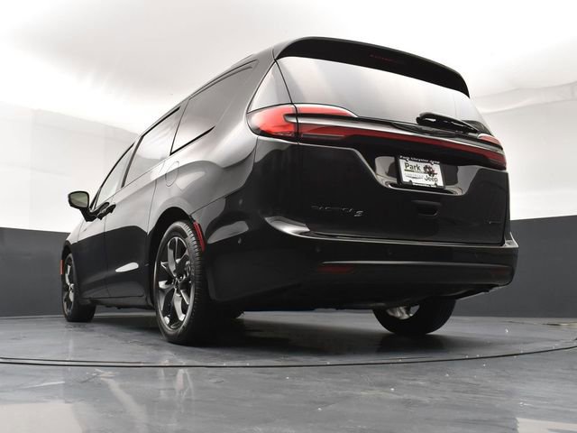 Used 2024 Chrysler Pacifica Limited w/ S Appearance Package image 22