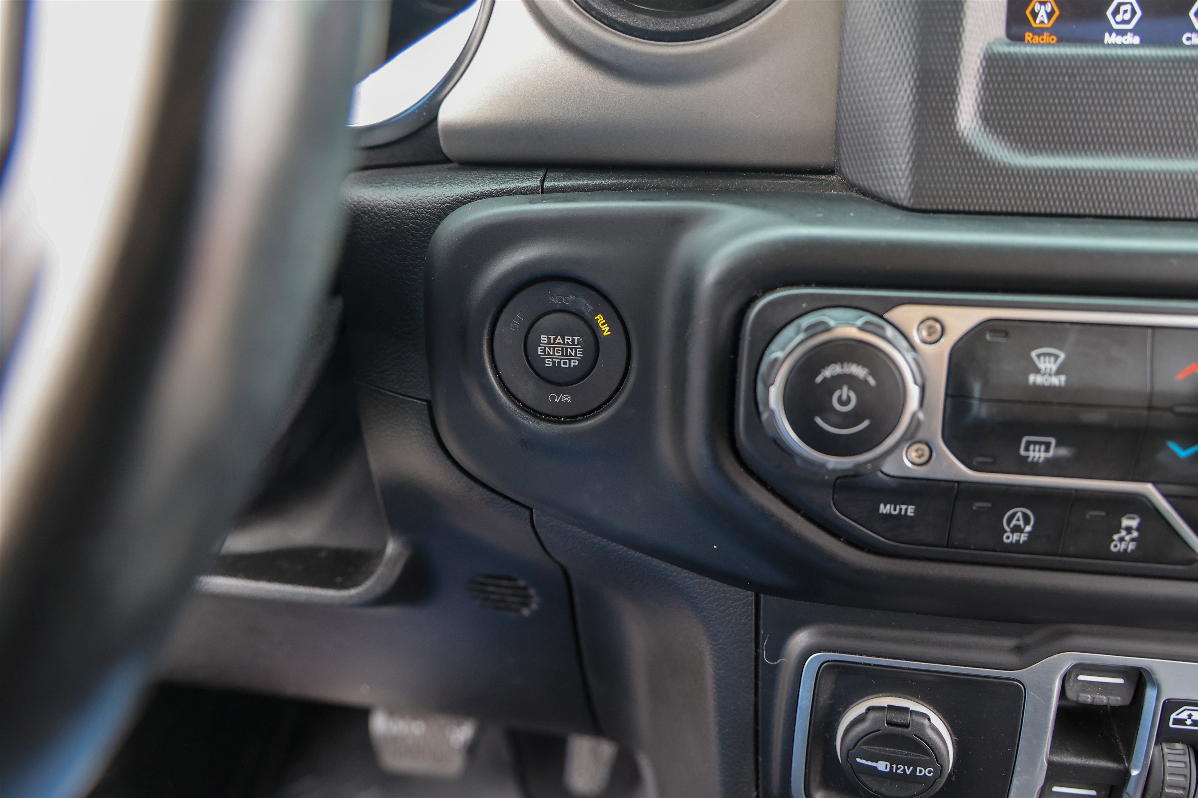 Used 2021 Jeep Gladiator Sport image 23