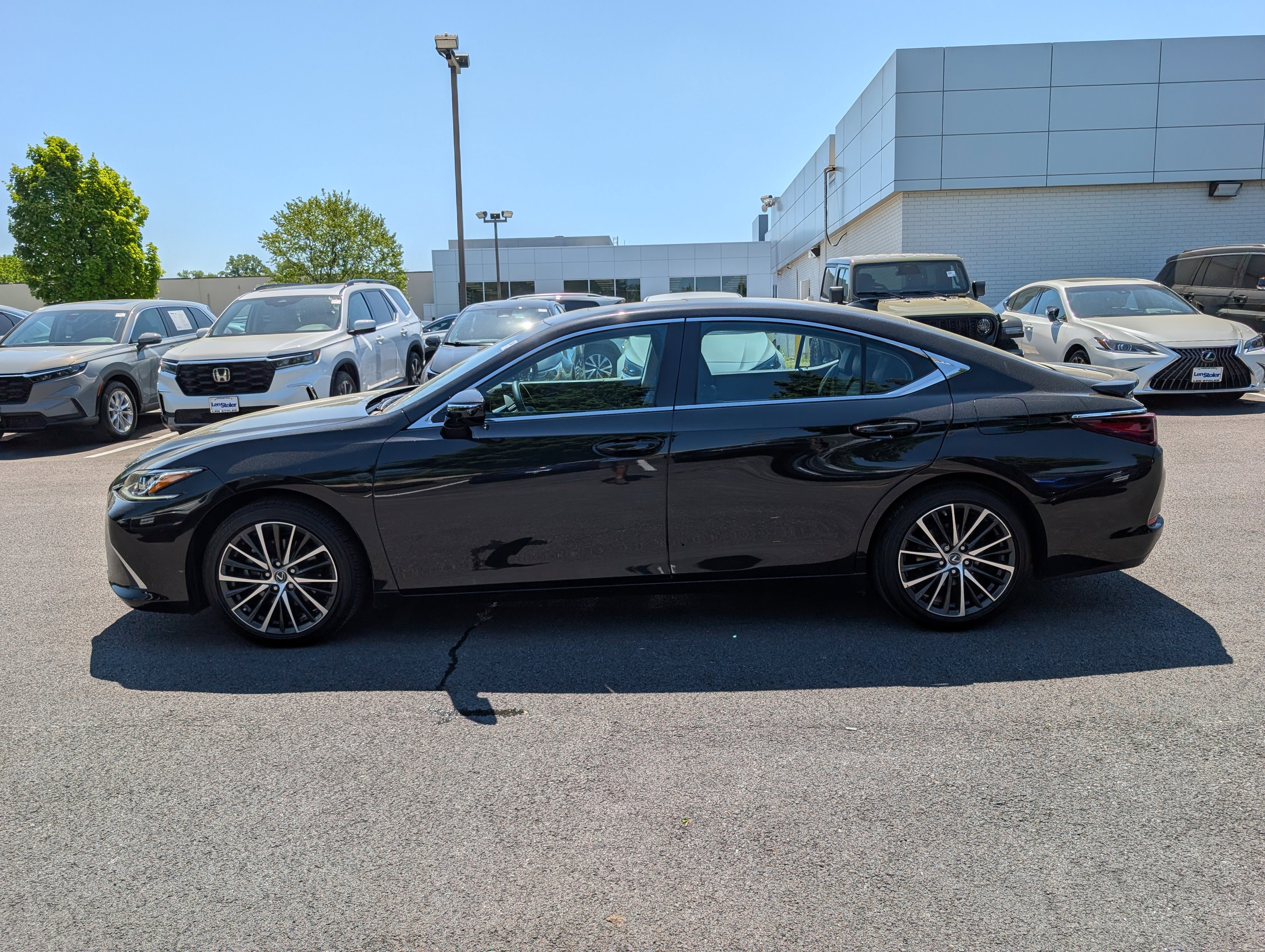 Certified 2024 Lexus ES 350 w/ Premium Package FWD image 6