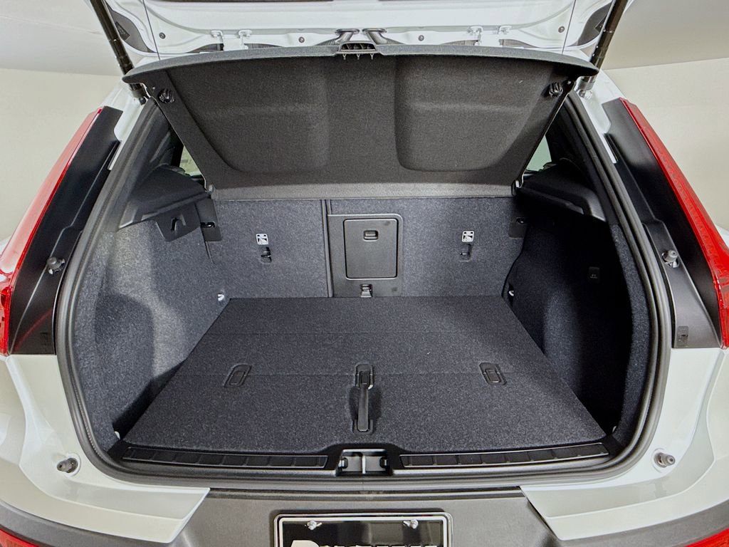 New 2026 Volvo XC40 B5 Plus w/ Climate Package image 28