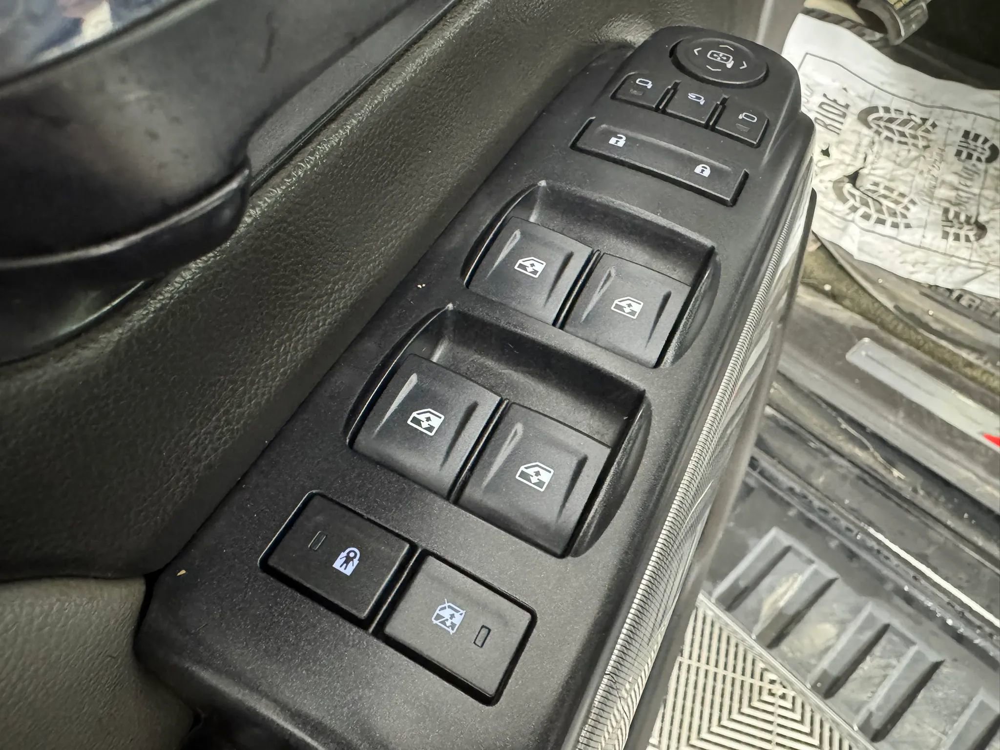 Used 2014 Chevrolet Silverado 1500 LTZ Z71 w/ LTZ Plus Package AWD/4WD image 39