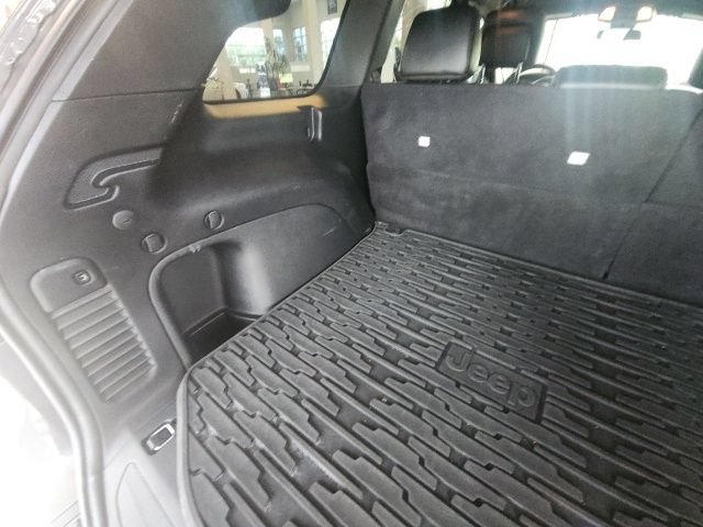 Used 2021 Jeep Grand Cherokee Laredo X AWD/4WD image 41