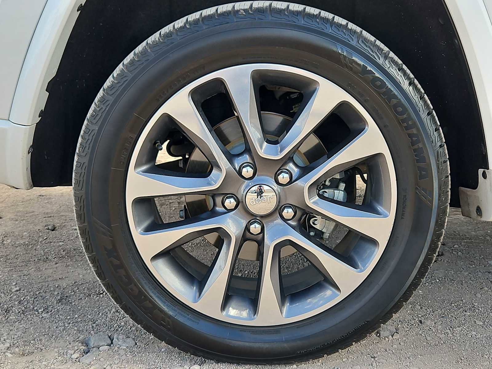 Used 2017 Jeep Grand Cherokee Overland w/ Jeep Active Safety Group RWD image 14