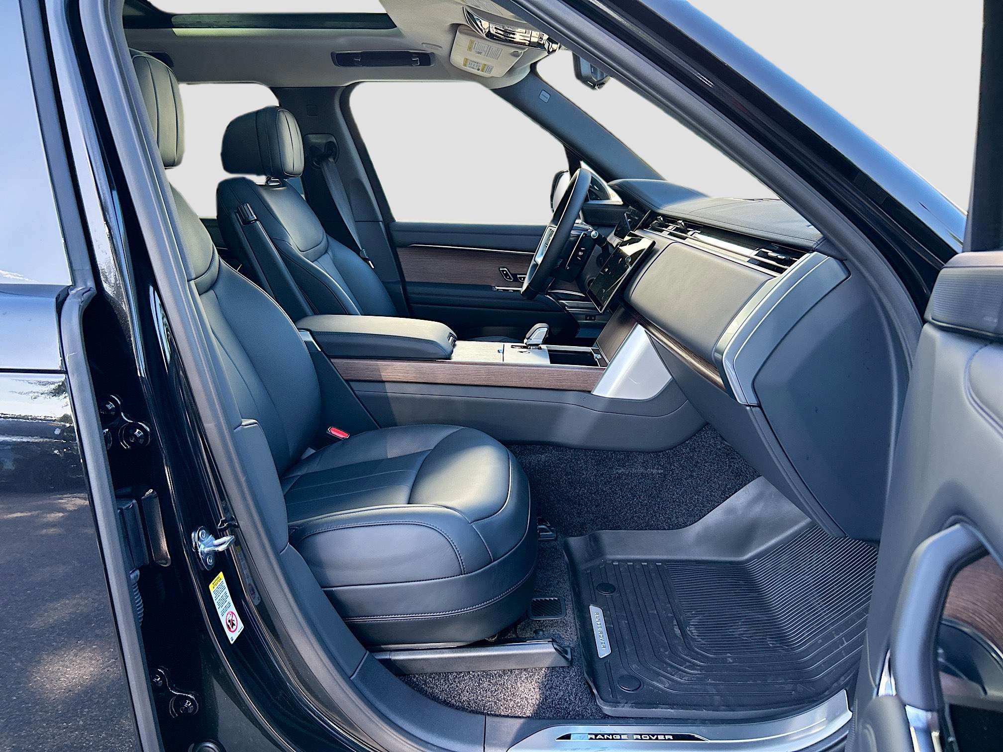 New 2025 Land Rover Range Rover SE image 10