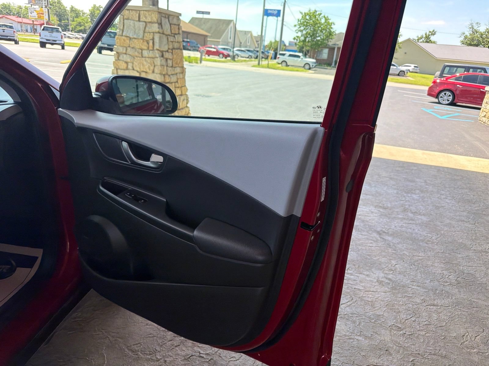 Used 2021 Hyundai Kona Limited FWD image 6