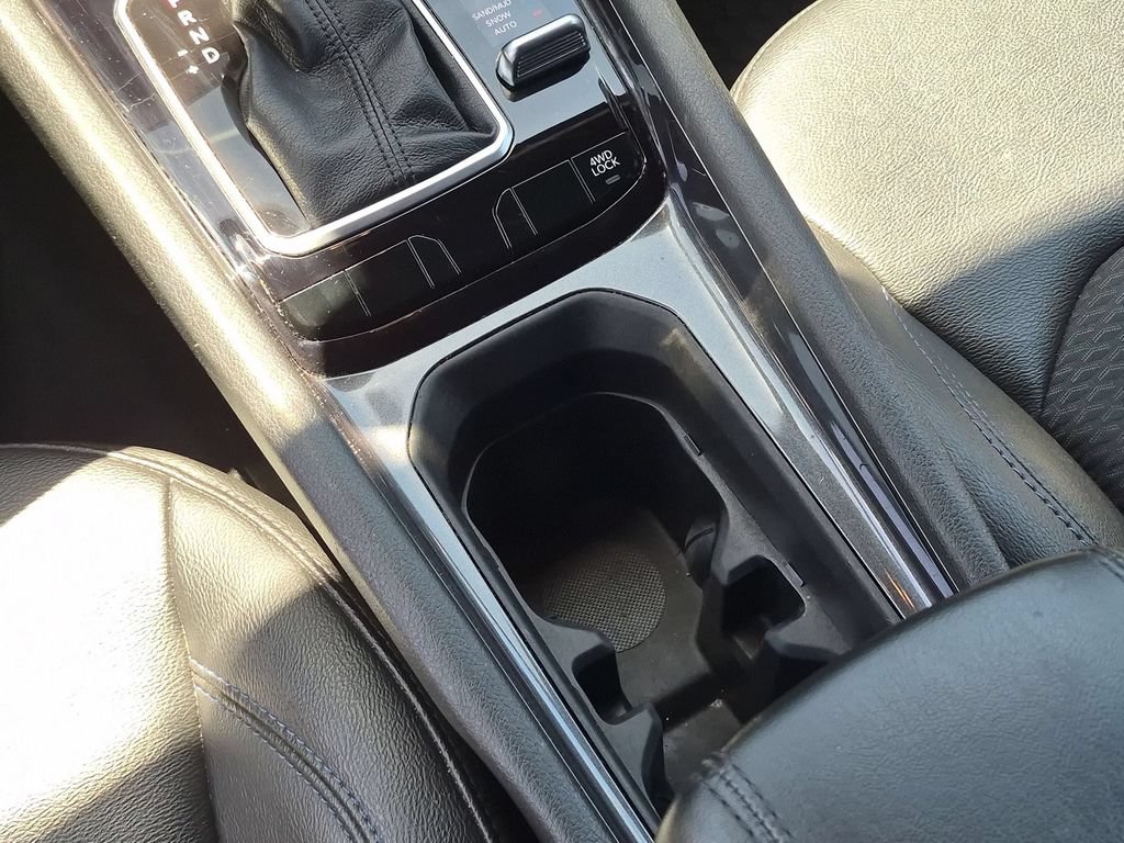 Used 2025 Jeep Compass Latitude w/ Sun & Sound Group AWD/4WD image 24