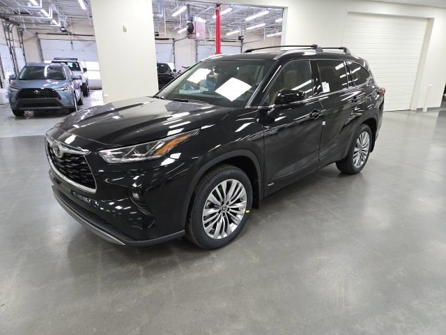 New 2026 Toyota Highlander Platinum image 2