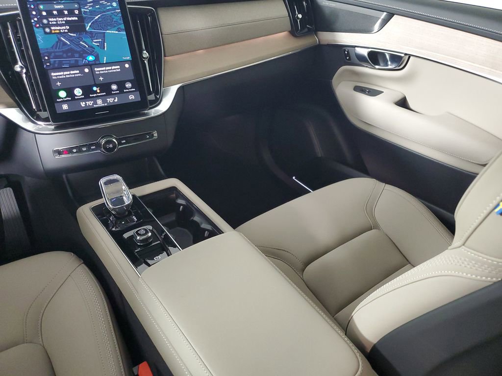 Certified 2026 Volvo XC90 B6 Plus w/ Protection Package Premier image 17