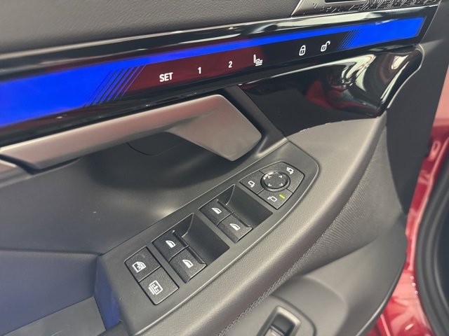 Used 2025 BMW M5 w/ Carbon Package image 18