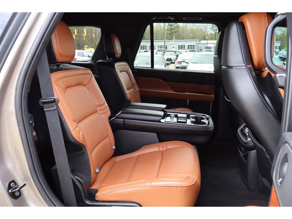 Used 2019 Lincoln Navigator Reserve image 18