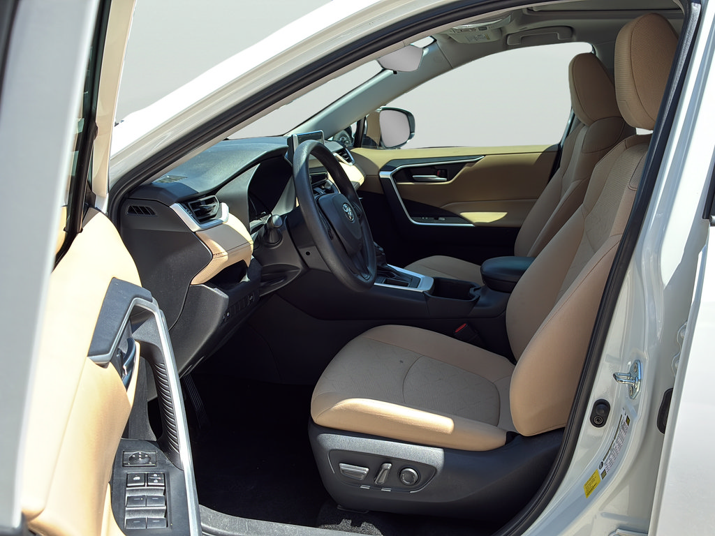 Used 2025 Toyota RAV4 XLE w/ Convenience Package FWD image 13