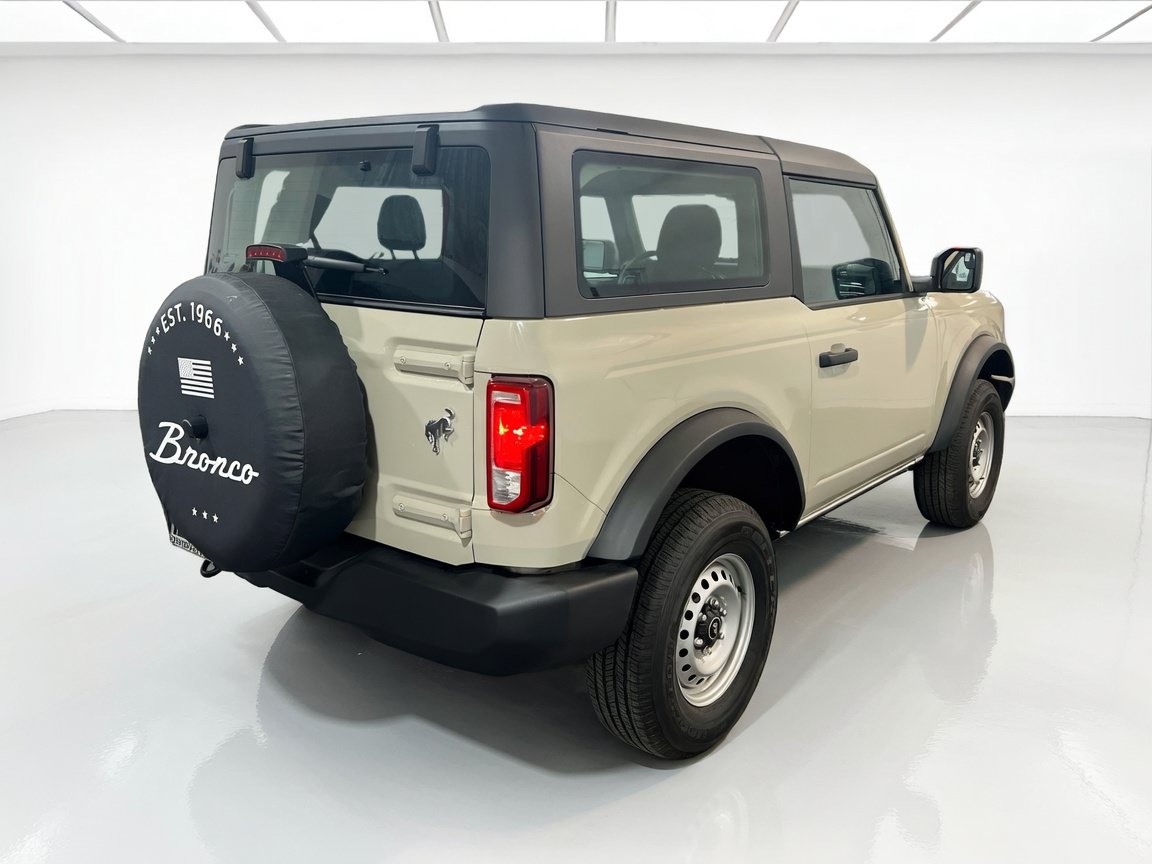 Used 2025 Ford Bronco 2-Door AWD/4WD image 4