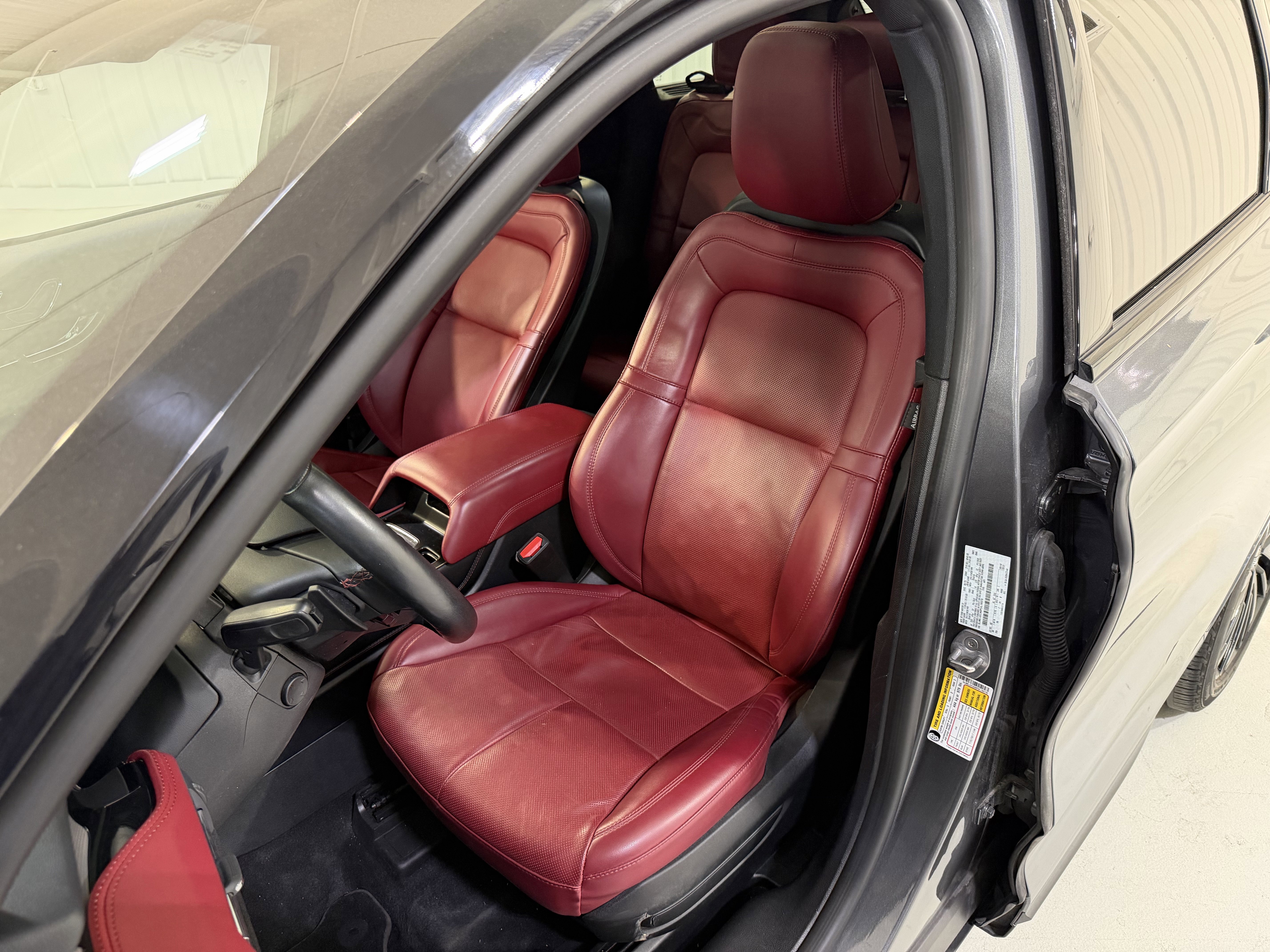 Used 2023 Lincoln Corsair Reserve w/ Equipment Group 202A image 10