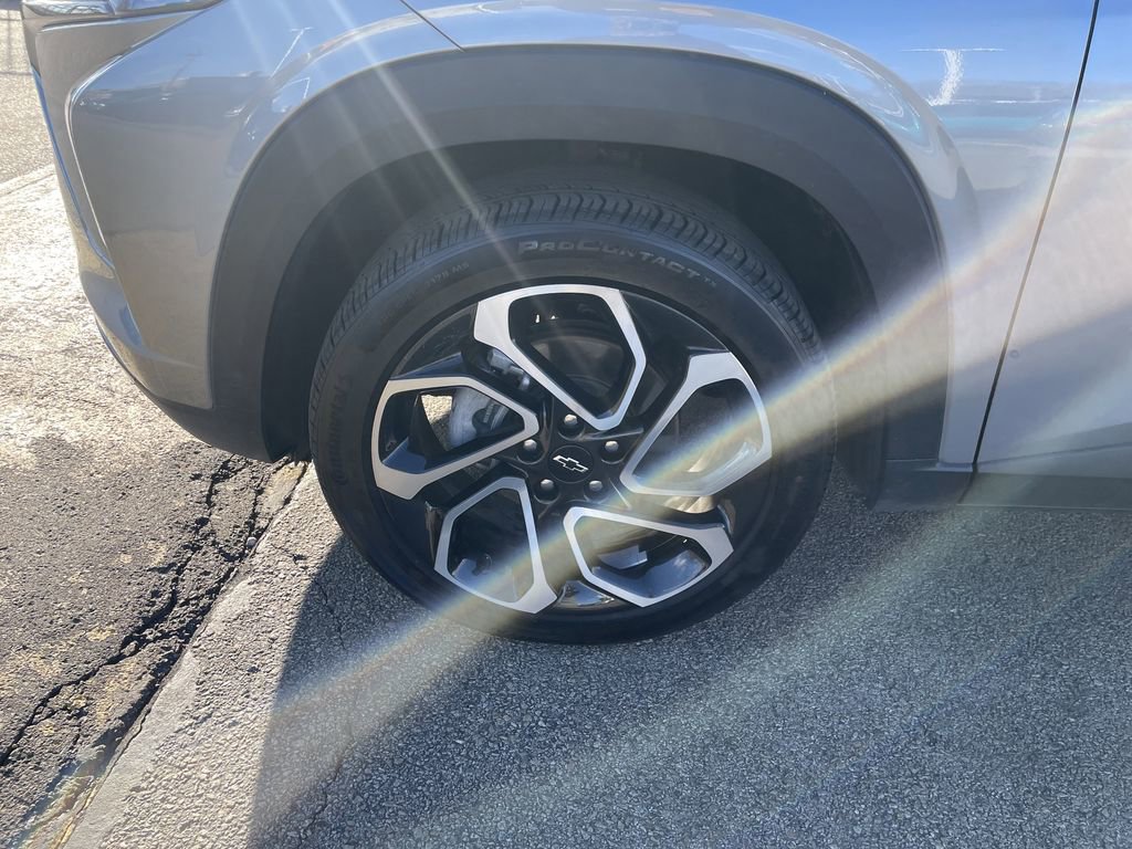 Used 2025 Chevrolet Trax RS w/ Sunroof Package image 9