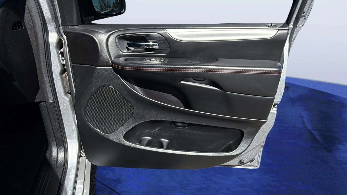 Used 2018 Dodge Grand Caravan GT image 18