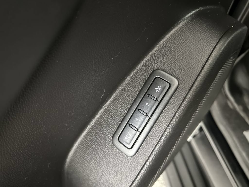 Used 2016 Chevrolet Suburban LT w/ Luxury Package AWD/4WD image 12