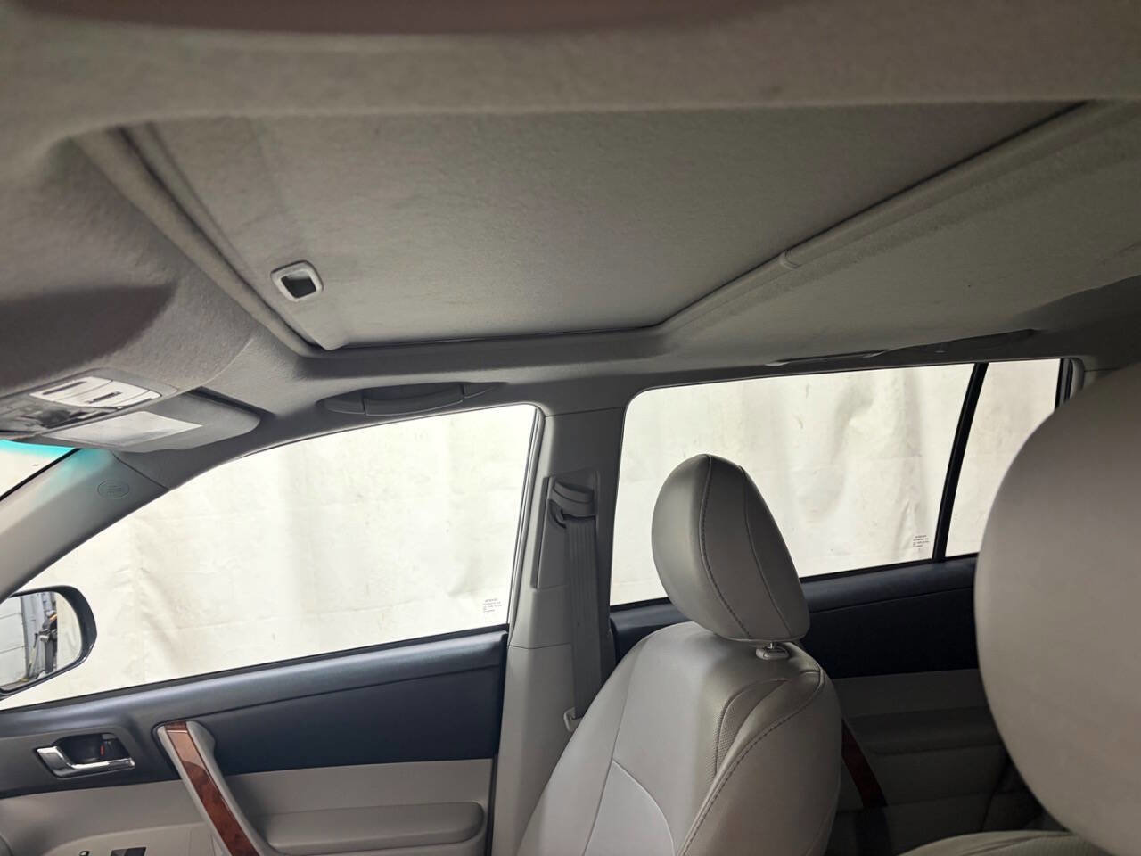 Used 2012 Toyota Highlander Limited w/ Tow Pkg image 14
