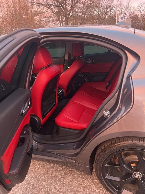 Used 2019 Alfa Romeo Giulia w/ Nero Edizione image 9