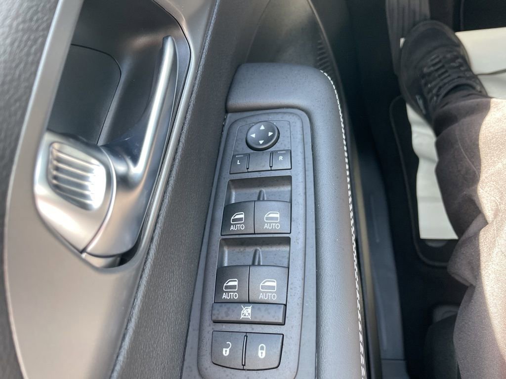 New 2026 Chrysler Pacifica Select image 24