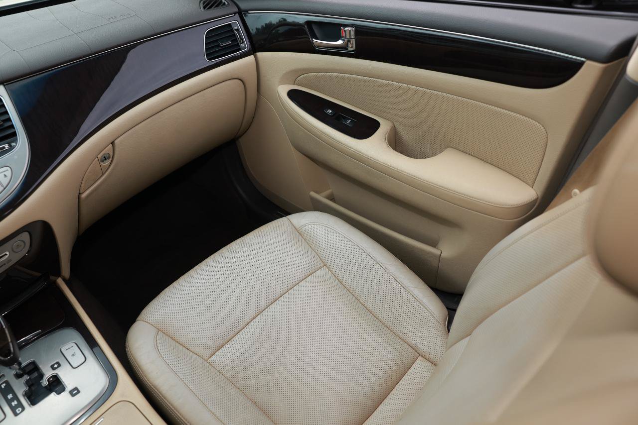 Used 2011 Hyundai Genesis 3.8 RWD image 22