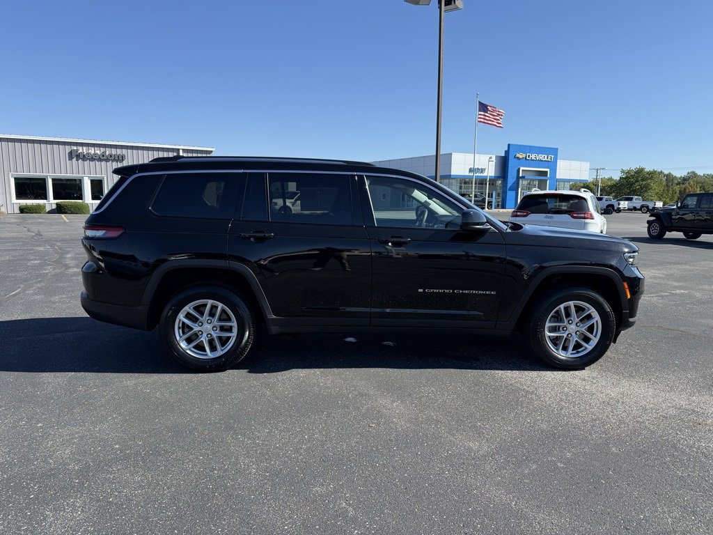 Used 2023 Jeep Grand Cherokee L Laredo image 3