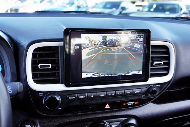 Certified 2025 Hyundai Venue Limited FWD image 26