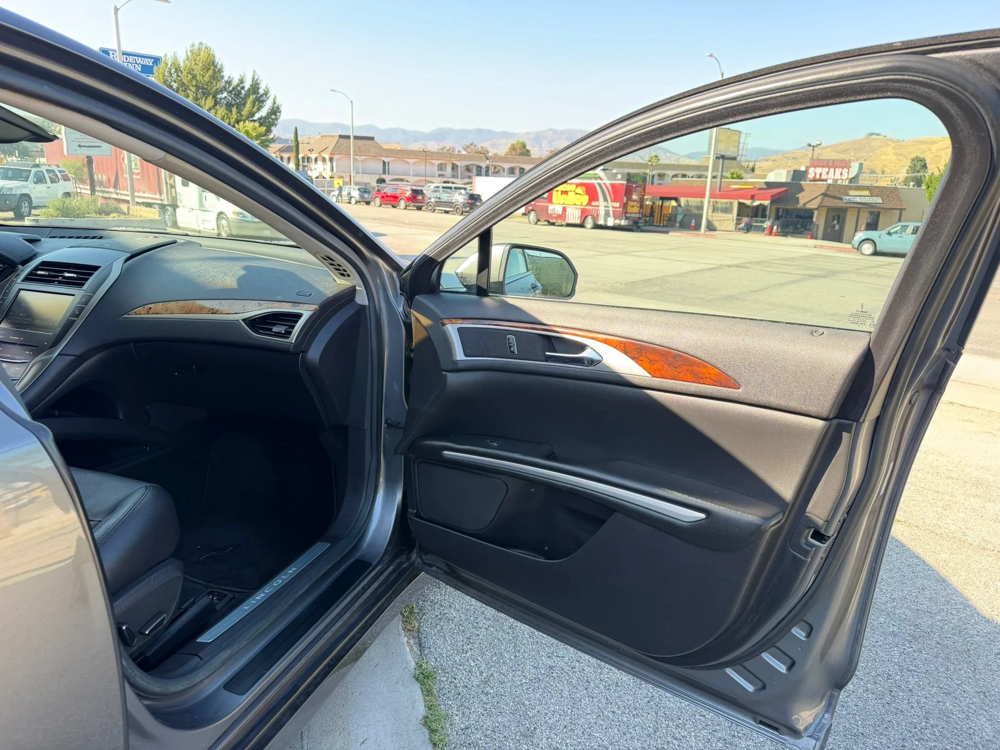 Used 2014 Lincoln MKZ FWD image 21