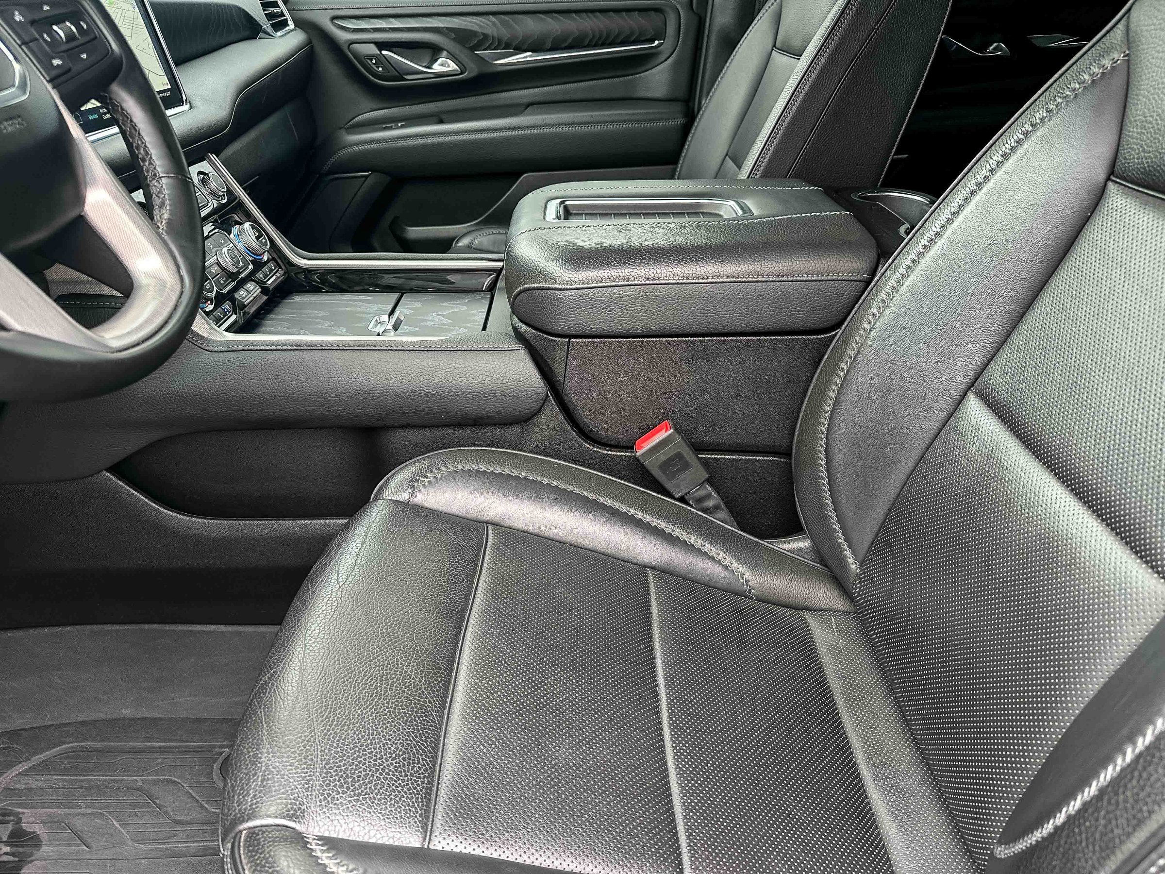 Used 2023 GMC Yukon Denali AWD/4WD image 13
