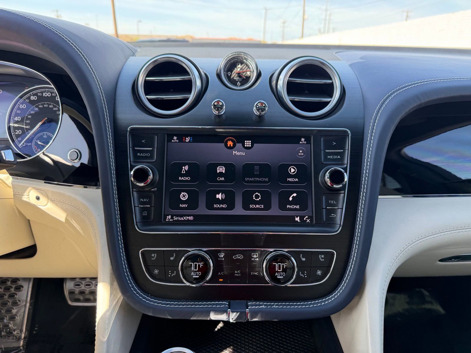 Used 2019 Bentley Bentayga image 14