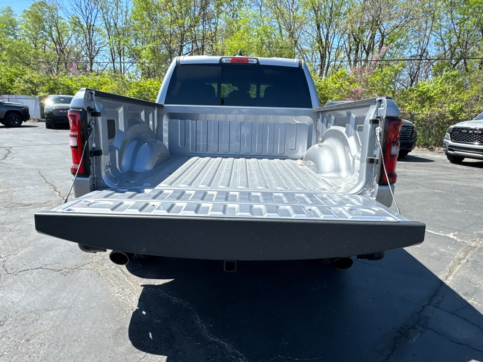 New 2025 RAM 1500 Tradesman w/ Night Edition AWD/4WD image 19