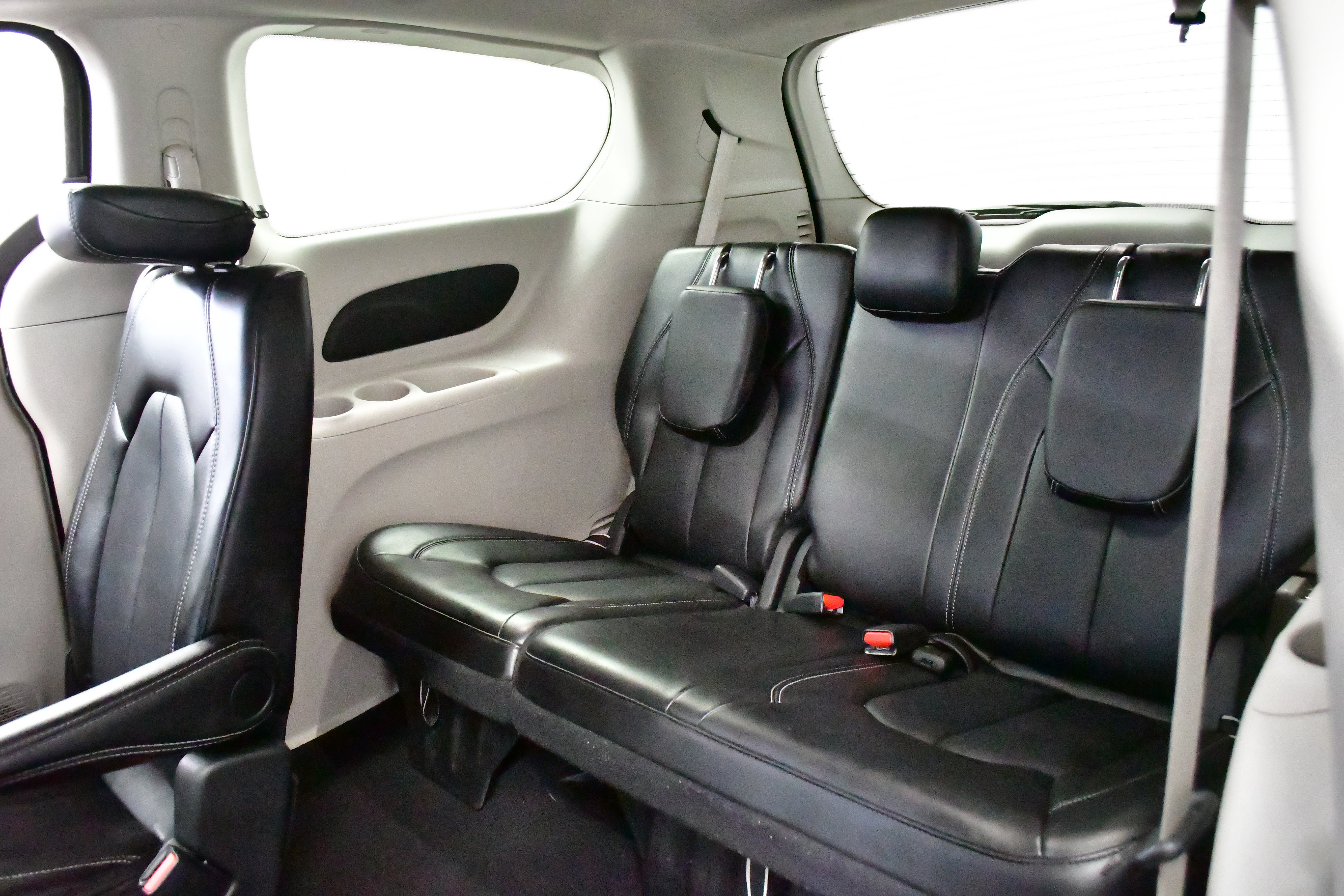 Used 2024 Chrysler Pacifica Touring-L image 21