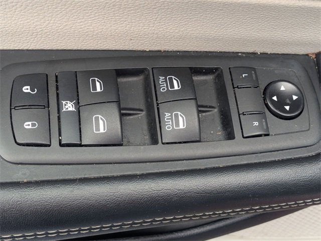 Used 2021 Chrysler Voyager Lxi image 12