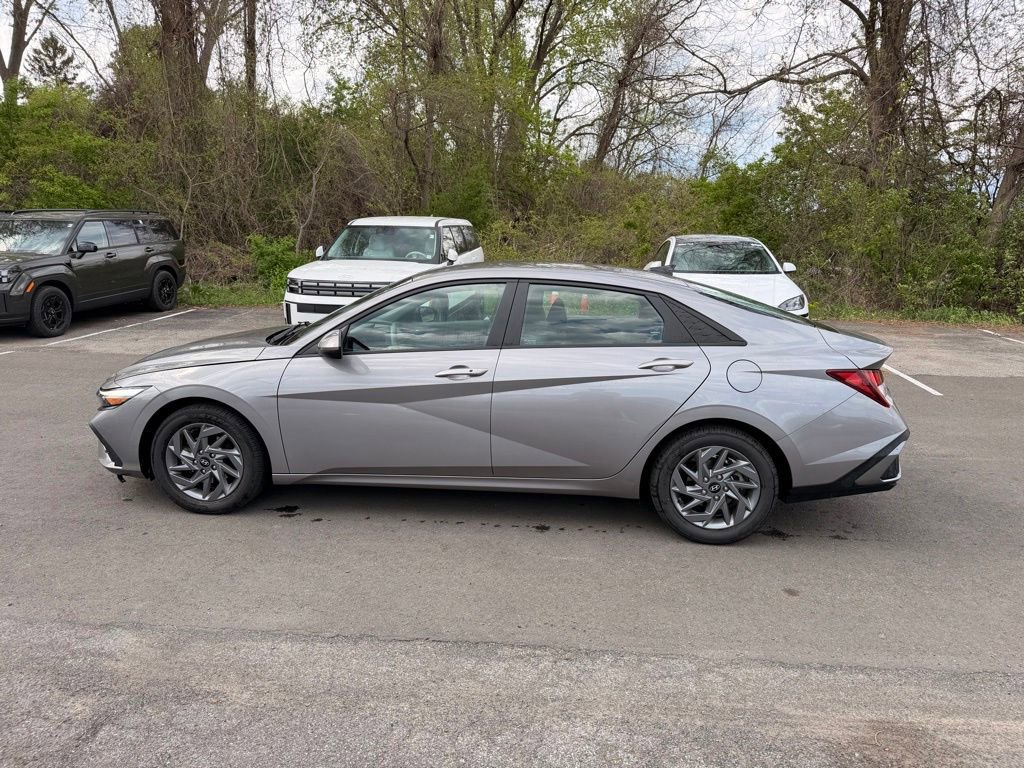 Used 2024 Hyundai Elantra SEL FWD image 7