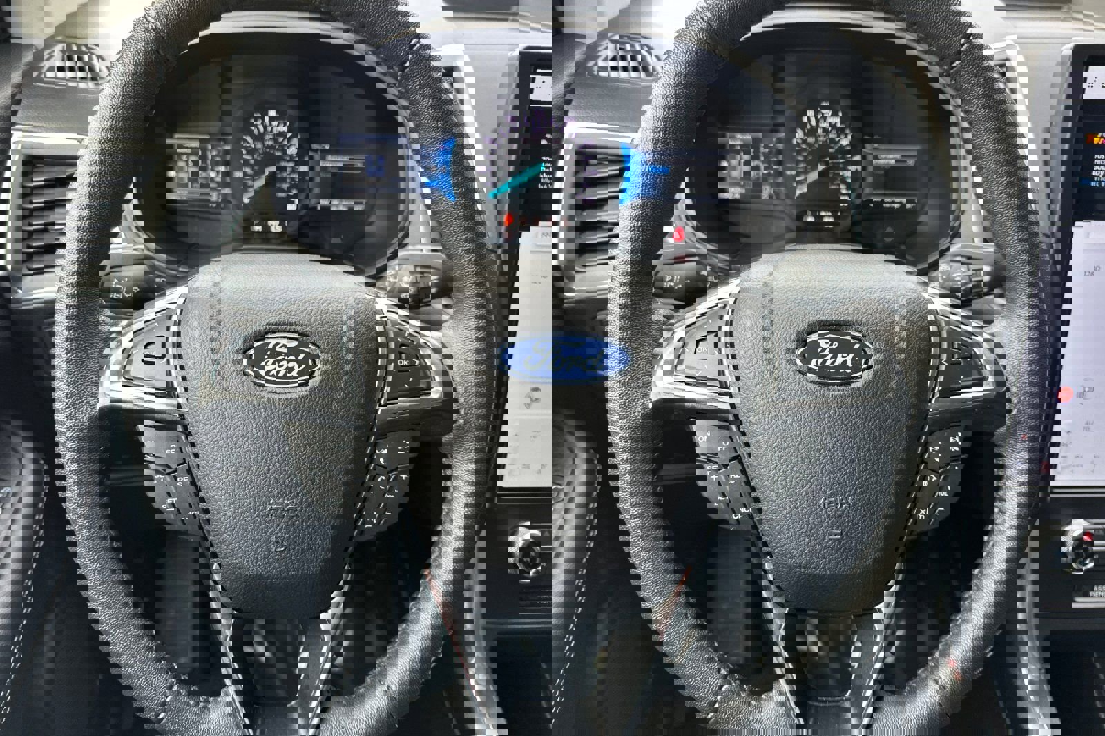 Used 2024 Ford Edge Titanium image 27