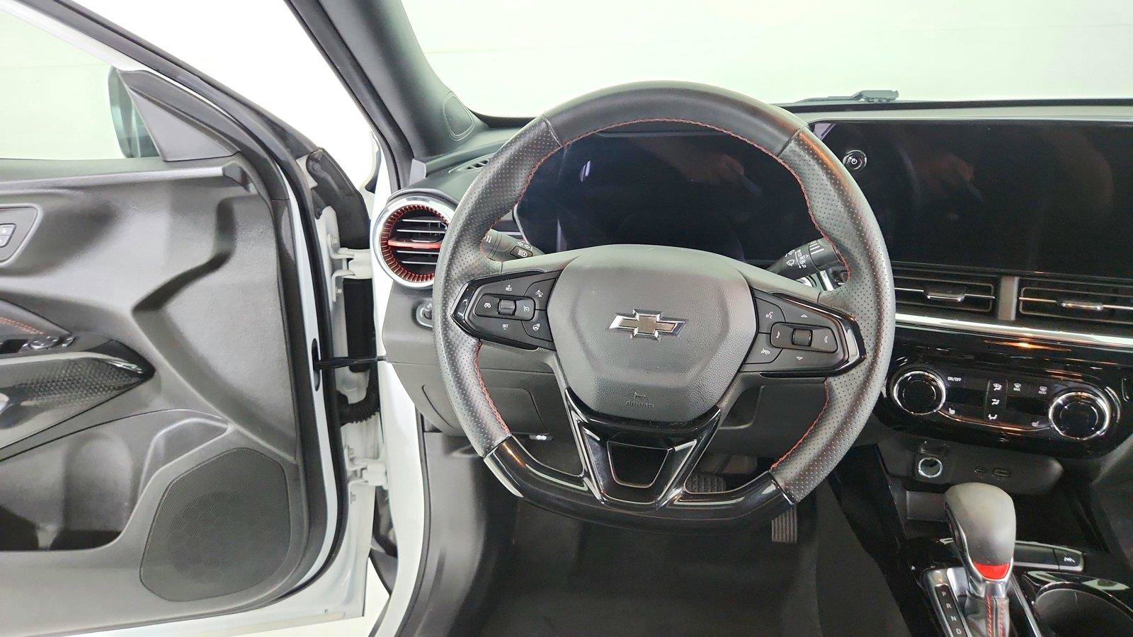Used 2024 Chevrolet Trax RS w/ Driver Confidence Package FWD image 20