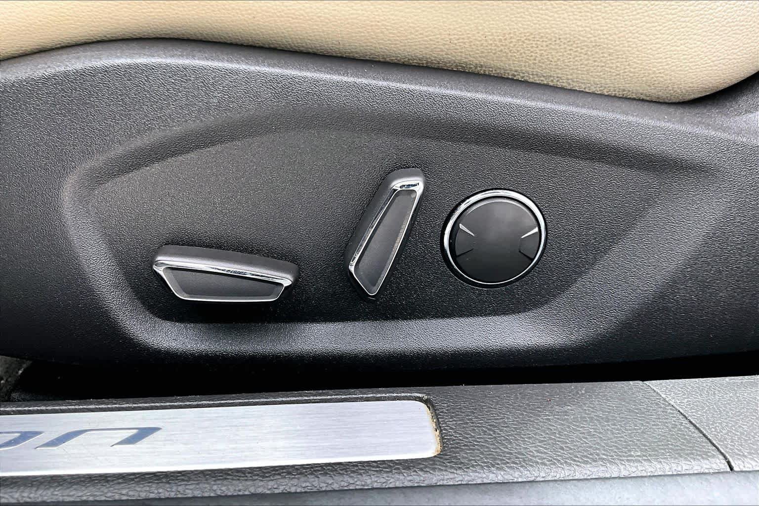 Used 2016 Ford Fusion Titanium FWD image 28